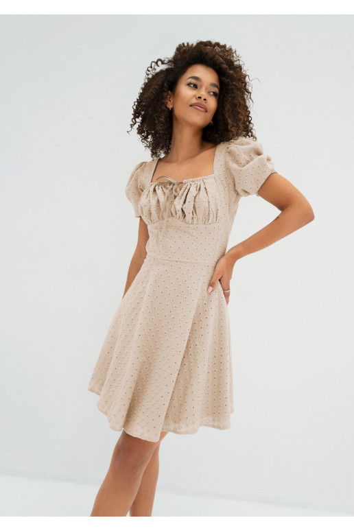 Lucy - vasariška ažūrinė MINI suknelė smėlio spalvos
