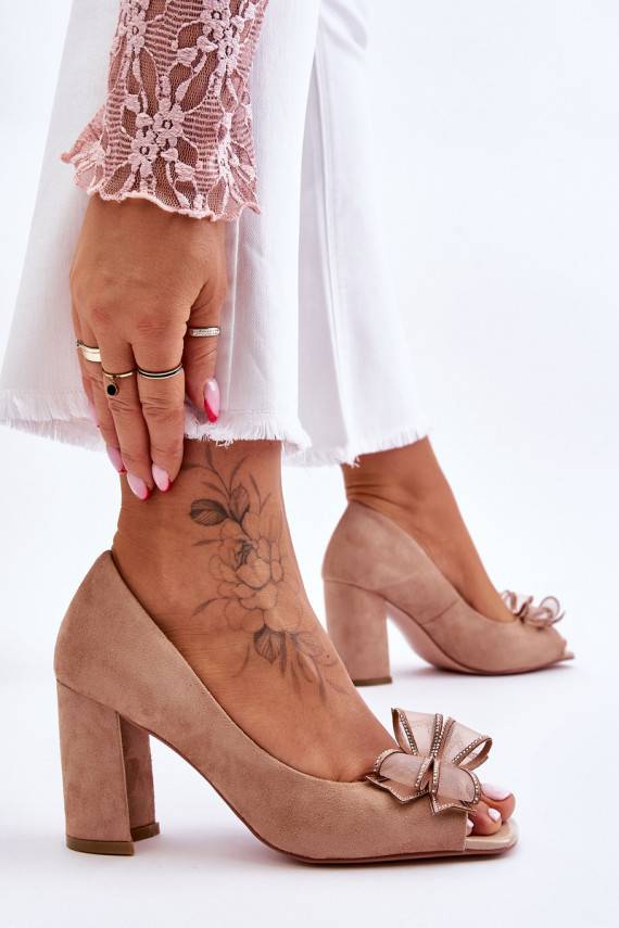 Klasikinio modelio Zomšiniai bateliai su kaspinais smėlio spalvos Corey