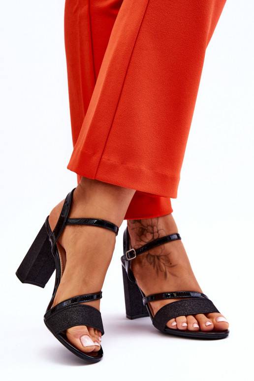 su blizgesiu basutės su kulniukais juodos spalvos Alicia su blizgesiu basutės su kulniukais juodos spalvos Alicia