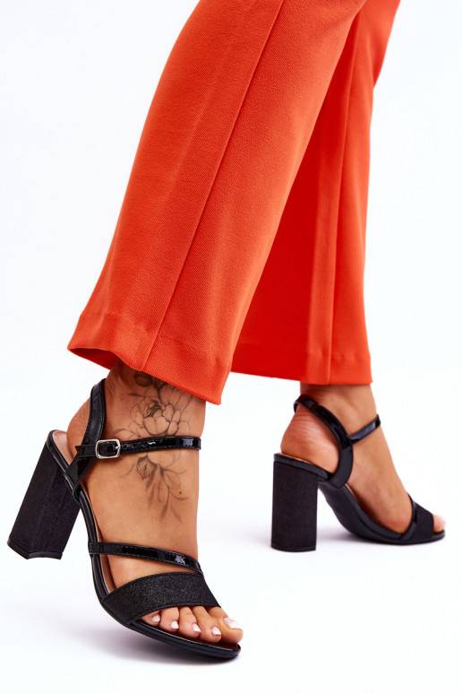 su blizgesiu basutės su kulniukais juodos spalvos Alicia su blizgesiu basutės su kulniukais juodos spalvos Alicia