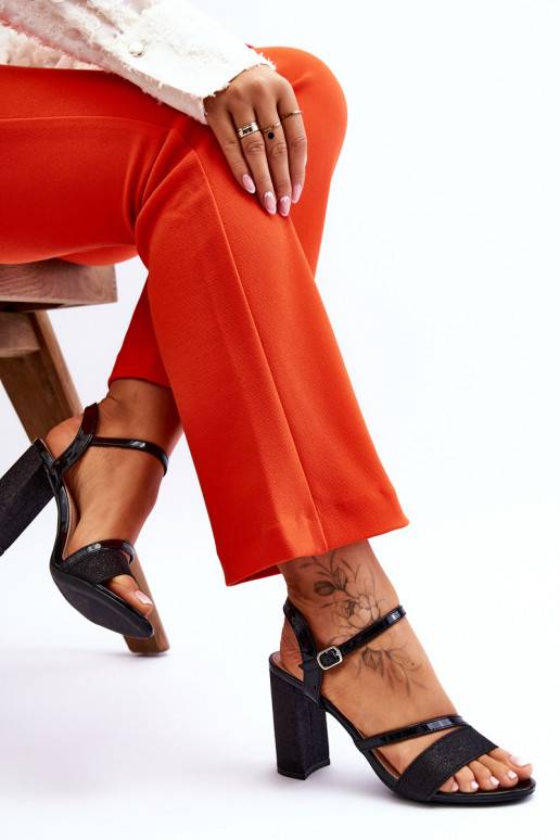 su blizgesiu basutės su kulniukais juodos spalvos Alicia su blizgesiu basutės su kulniukais juodos spalvos Alicia