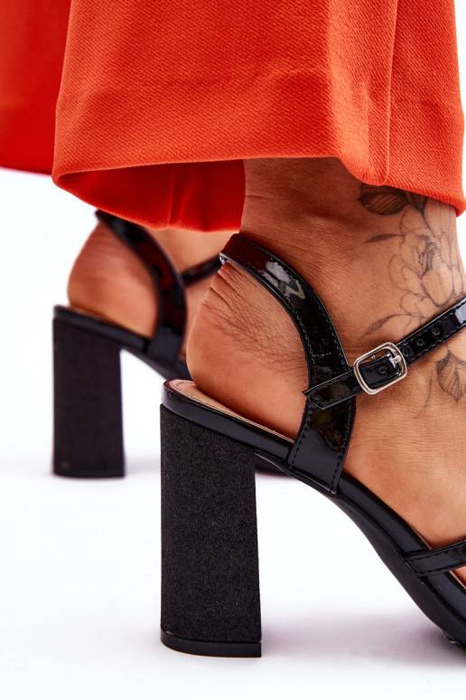 su blizgesiu basutės su kulniukais juodos spalvos Alicia su blizgesiu basutės su kulniukais juodos spalvos Alicia