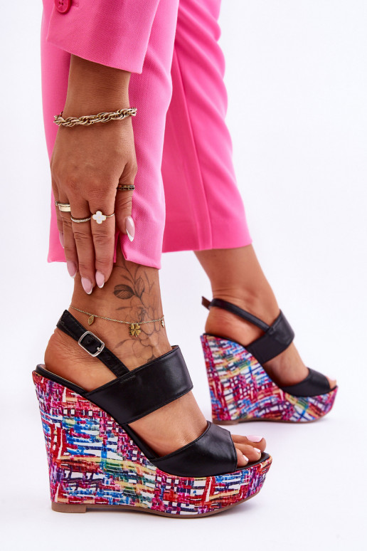   sandalai su platforma juodos spalvos Calderia