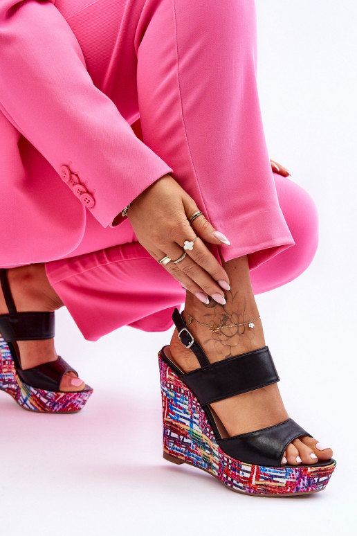   sandalai su platforma juodos spalvos Calderia