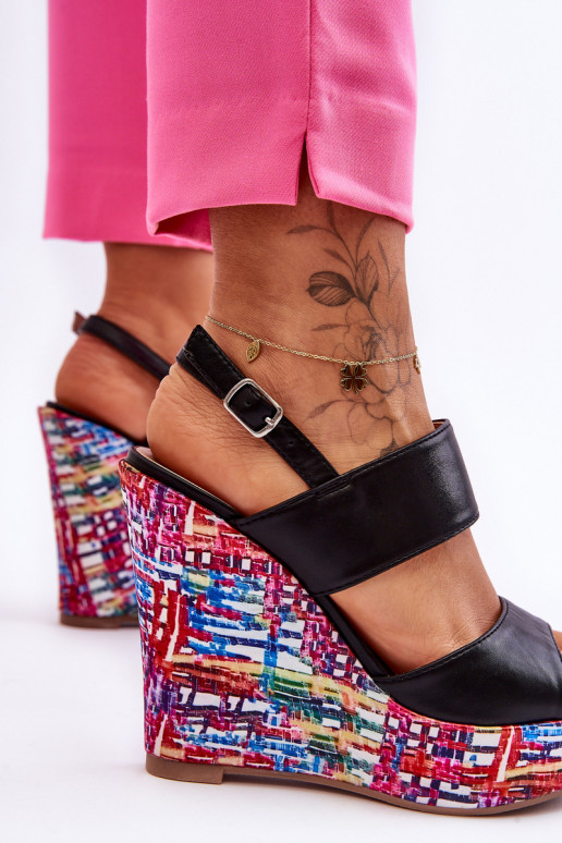   sandalai su platforma juodos spalvos Calderia