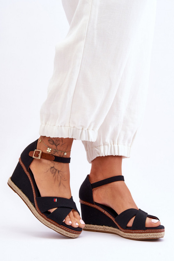   Platforminės basutės juodos spalvos Janet