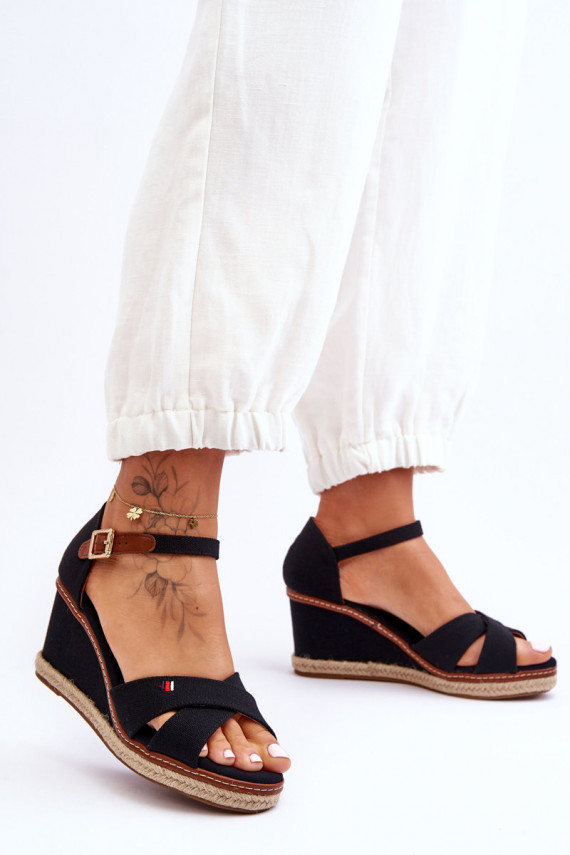   Platforminės basutės juodos spalvos Janet