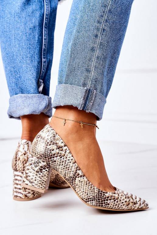 Aukso spalvos bateliai Shoes su gyvatės raštais
