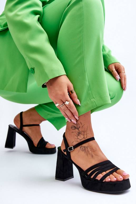   Zomšinės basutės su kulniukais ir platforma juodos spalvos Verda