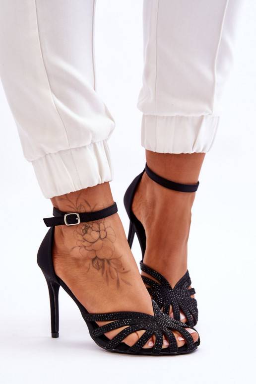 Stilingi aukštakulniai bateliai su kniedėmis juodos spalvos Jaylen