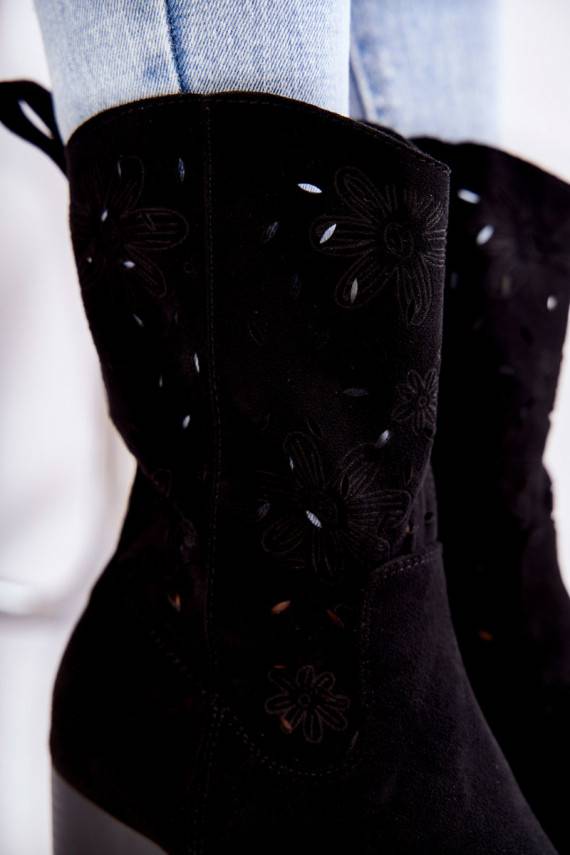   iš zomšos kaubojiško stiliaus aulinukai su gėlytėmis juodos spalvos Ariane