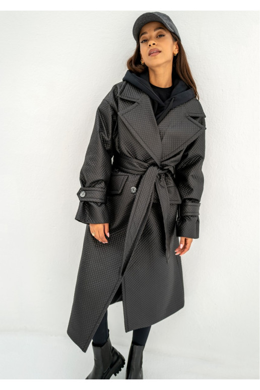 Jaske - dygsniuotas juodos spalvos paltas
