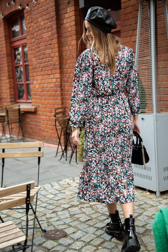 Lengva suknelė su gėlių raštais  su skeltuku rudo  04500