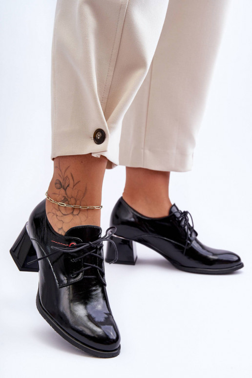 Lakuoti natūralios odos pusbačiai   su kulniukais juodos spalvos Keria