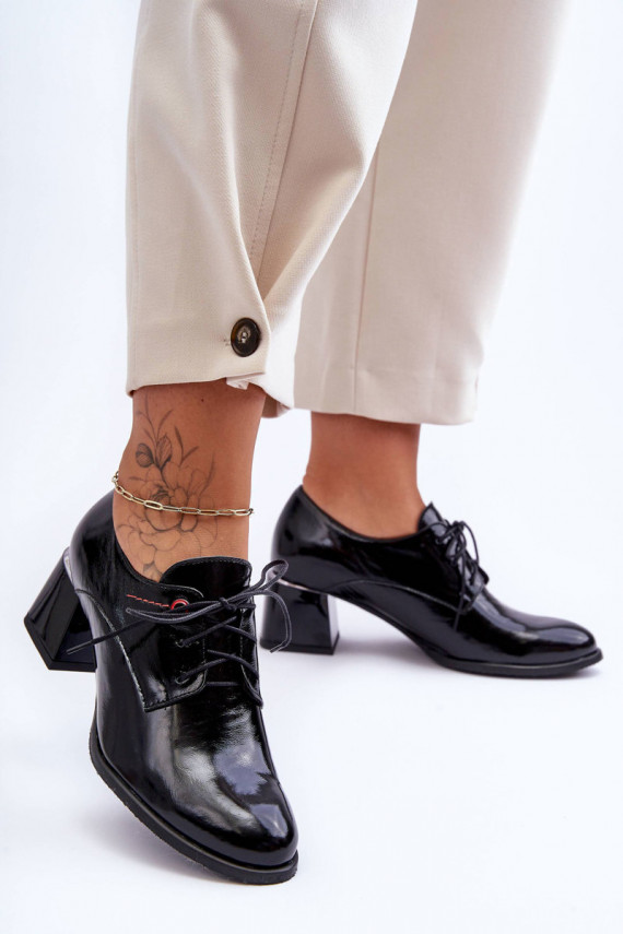 Lakuoti natūralios odos pusbačiai   su kulniukais juodos spalvos Keria