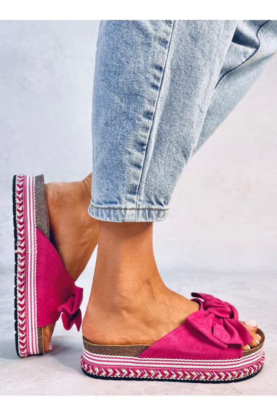 Šlepetės su kaspinėliu paaukštintu padu DELAIR rožinės spalvos