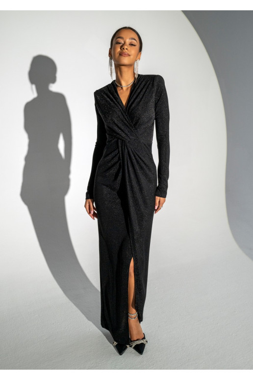 Mayell -  blizganti juodos spalvos suknelė su V formos iškirpte 