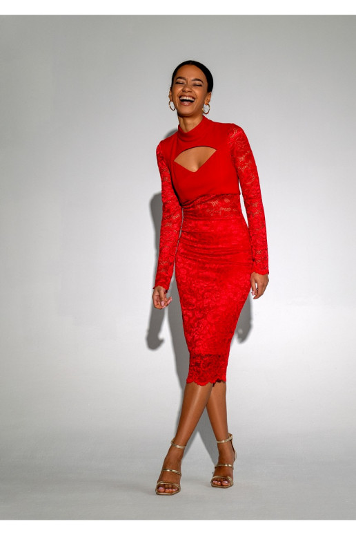 Suzane -  MIDI raudonos spalvos suknelė puošta nėriniais 