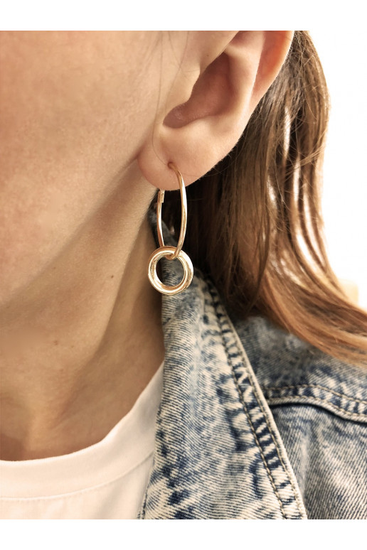 Kabantys apskritimo formos auskarai...