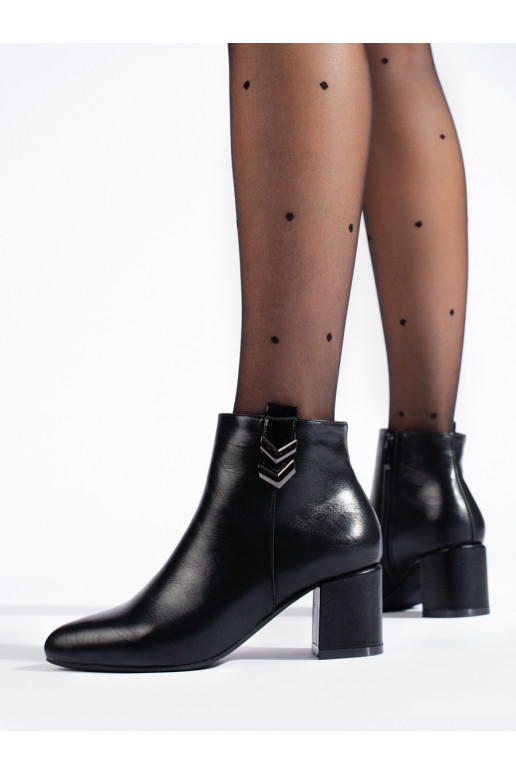 Elegantiško stiliaus  juodos spalvos batai ant kulno 