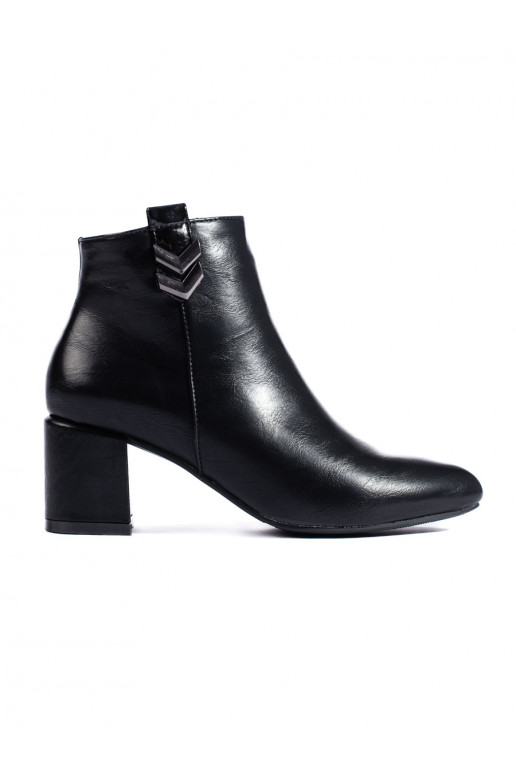 Elegantiško stiliaus  juodos spalvos batai ant kulno 