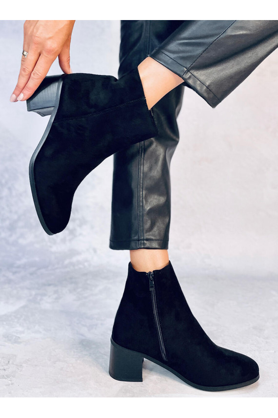 Moteriški batai su kulniukais juodos spalvos  ANNIE BLACK