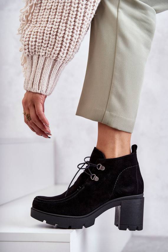   iš zomšos Aulinukai su dirželiais juodos spalvos Marianne