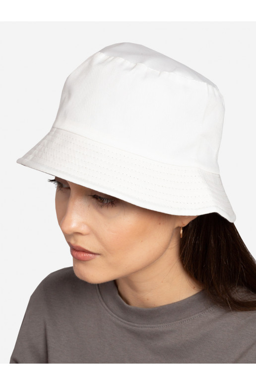 skrybelė baltos spalvos