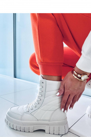 Baltos spalvos sniego batai...