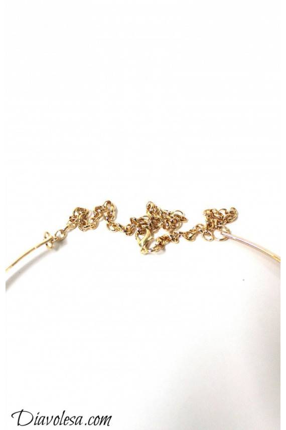 Aukso spalvos kaklo papuošalas