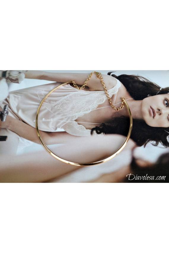 Aukso spalvos kaklo papuošalas