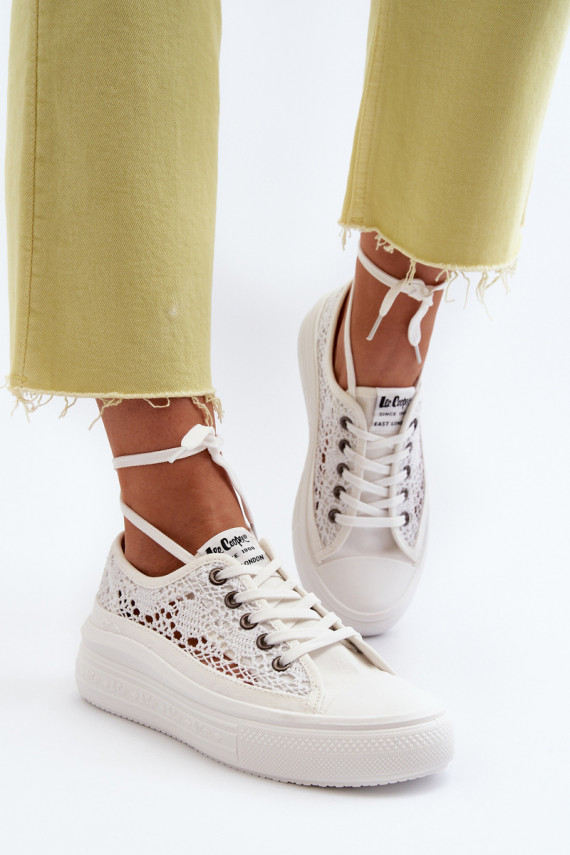 su nėrinių motyvais Laisvalaikio bateliai Lee Cooper LCW-23-44-1617 baltos spalvos