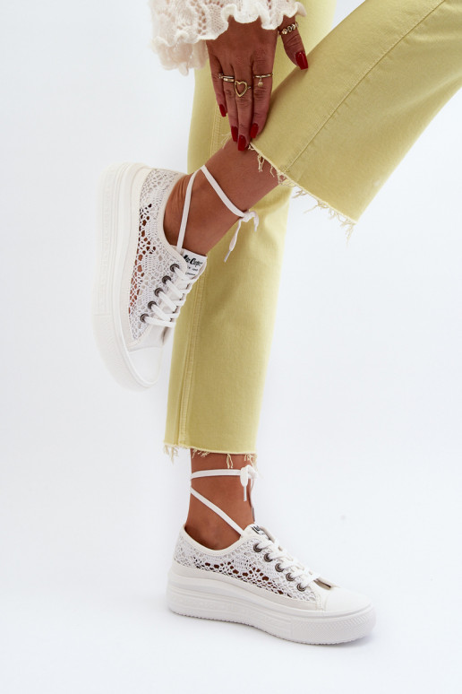 su nėrinių motyvais Laisvalaikio bateliai Lee Cooper LCW-23-44-1617 baltos spalvos