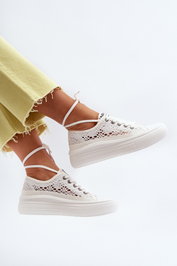 su nėrinių motyvais Laisvalaikio bateliai Lee Cooper LCW-23-44-1617 baltos spalvos