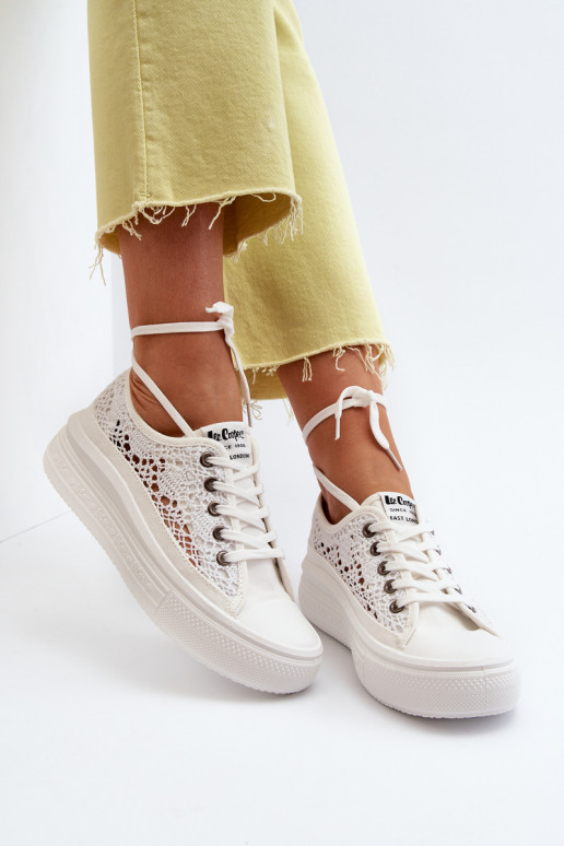 su nėrinių motyvais Laisvalaikio bateliai Lee Cooper LCW-23-44-1617 baltos spalvos