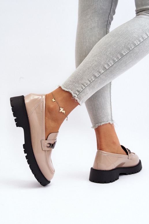 Mokasinai su lako efektu   su plačiais kulniukais smėlio spalvos Ezoma