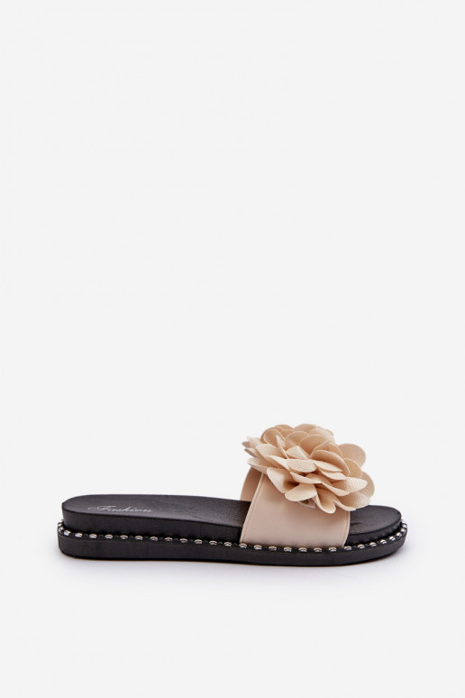 Moteriškos šlepetės Ozdobione su gėlių motyvaisami smėlio spalvos Cellanen