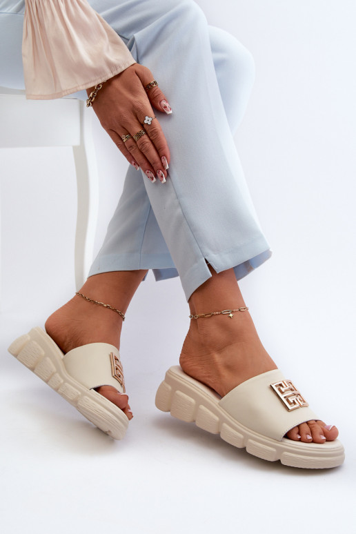 Odinės šlepetės   su aukso spalvos detalėmis  Vinceza 41444 smėlio spalvos