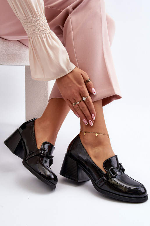 su lako efektu batai su kulniukais juodos spalvos Nireva