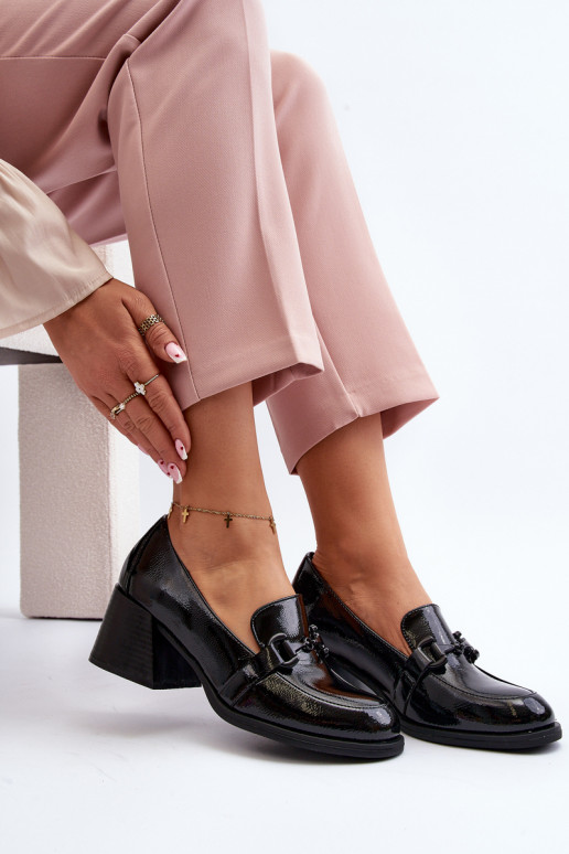 su lako efektu batai su kulniukais juodos spalvos Nireva