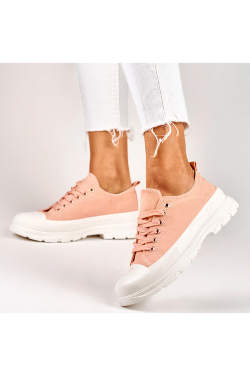 Rožiniai sportbačiai ant žemos...