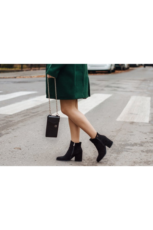 Juodos spalvos klasikinio modelio...