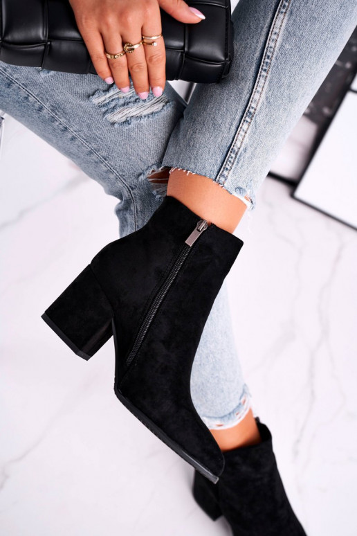 Juodos spalvos klasikinio modelio...