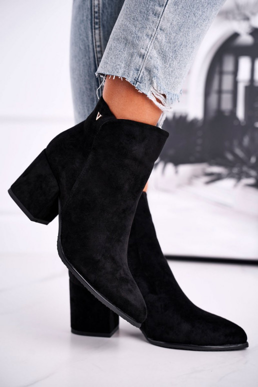 Juodos spalvos klasikinio modelio...