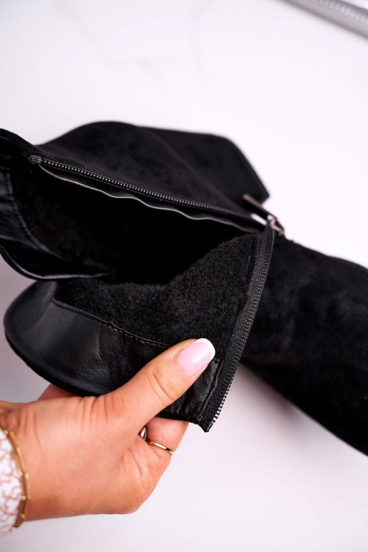 Juodos spalvos klasikinio modelio...