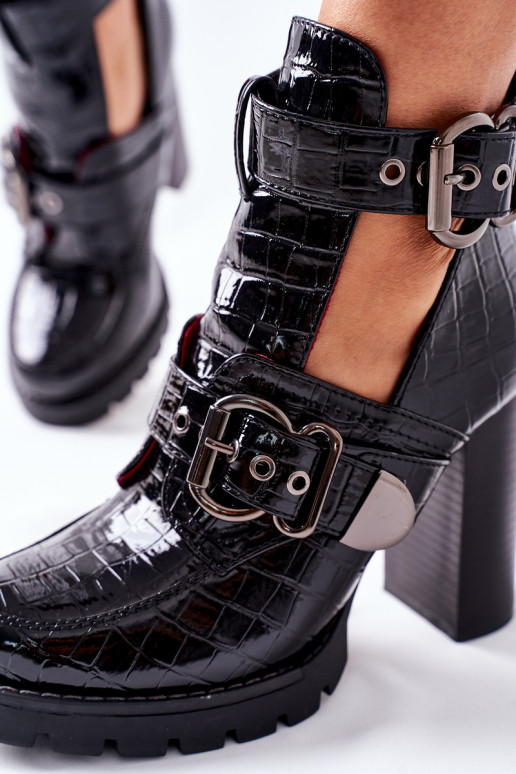 Juodos spalvos bateliai su platforma...