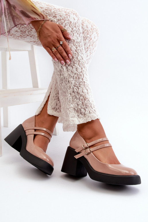 Bateliai plačiu kulnu su lako efektu smėlio spalvos Halmina Bateliai plačiu kulnu su lako efektu smėlio spalvos Halmina