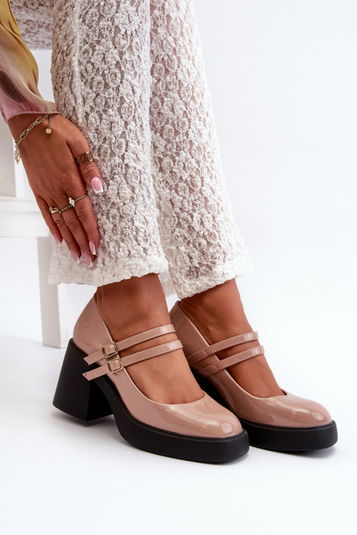 Bateliai plačiu kulnu su lako efektu smėlio spalvos Halmina Bateliai plačiu kulnu su lako efektu smėlio spalvos Halmina