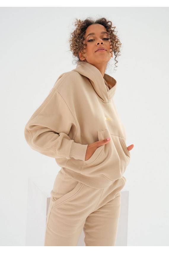 Smėlio spalvos džemperis su kišene priekyje