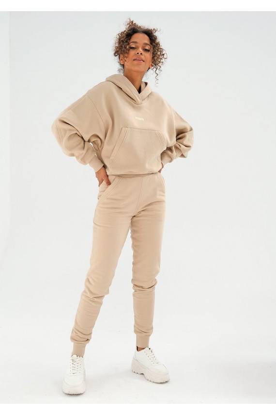 Smėlio spalvos džemperis su kišene priekyje